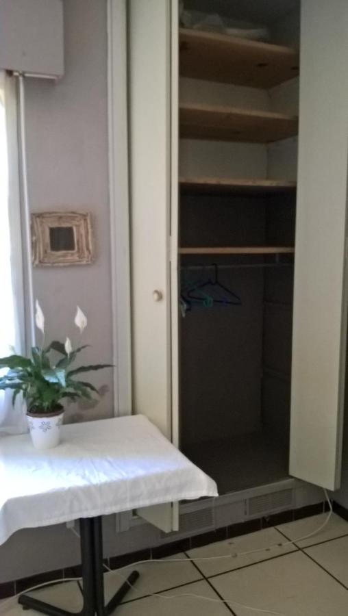 Chez Naomi Bed & Breakfast Saint-Jean-de-Cornies Екстериор снимка